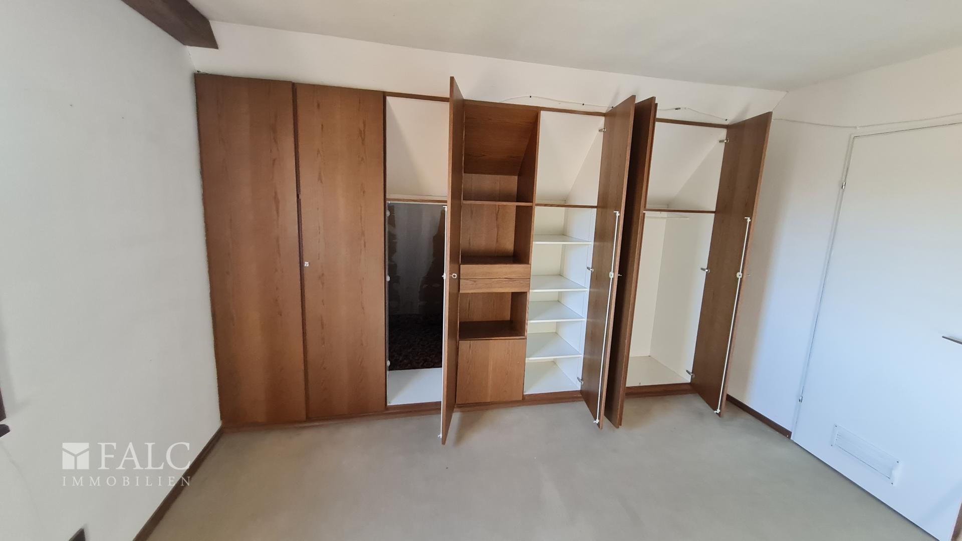 Einbauschrank großes Zimmer DG